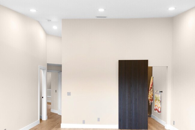 Building Photo - 2435 Windsor Way Ct