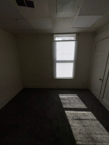 Building Photo - 1002 Prouty Ave