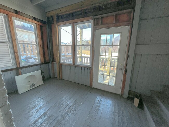 Building Photo - 2442 N Ashland Ave