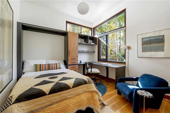 Building Photo - 515 Claire Dr NE