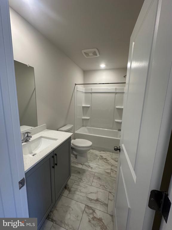 Building Photo - 33 Anderson Dr