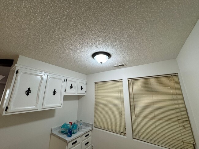 Building Photo - 408 3rd Ave NW