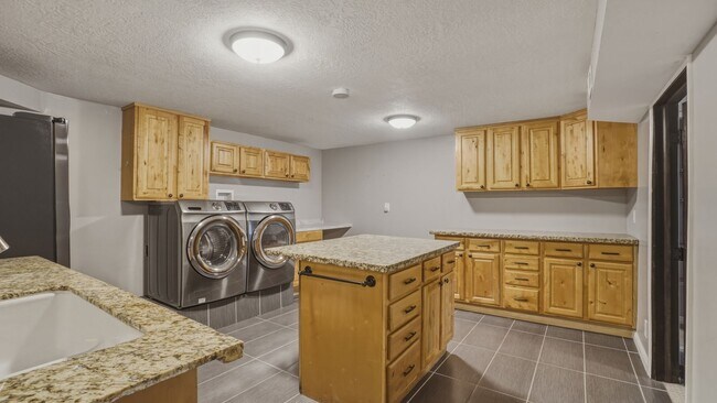 Building Photo - Wasatch Blvd Gem!! Hot Tub, Sauna, & Trails in Top SLC Location