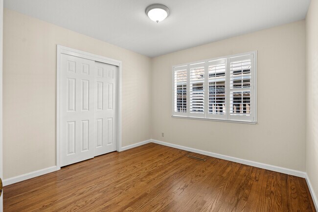 Building Photo - 5525 Amby Dr