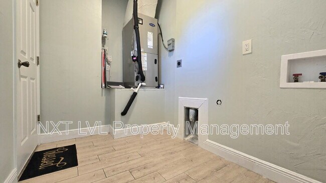 Building Photo - 2122 SW 29th Terrace