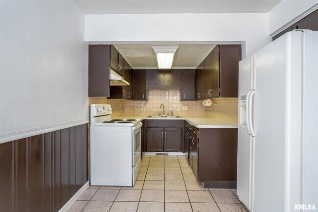 Building Photo - SW 424/426 30th Ave duplex