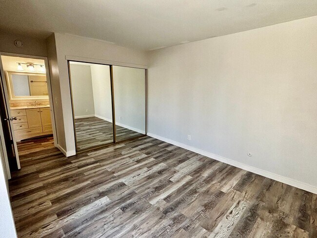 Building Photo - 1 Bed/1 Bath Condo With Bonus Room