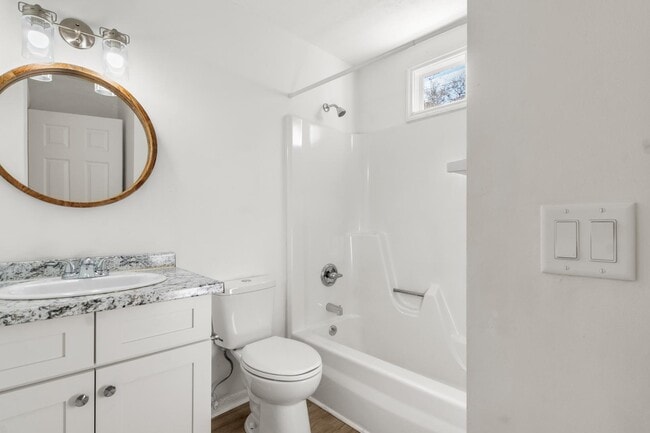 Building Photo - 1816 14th Ave SW