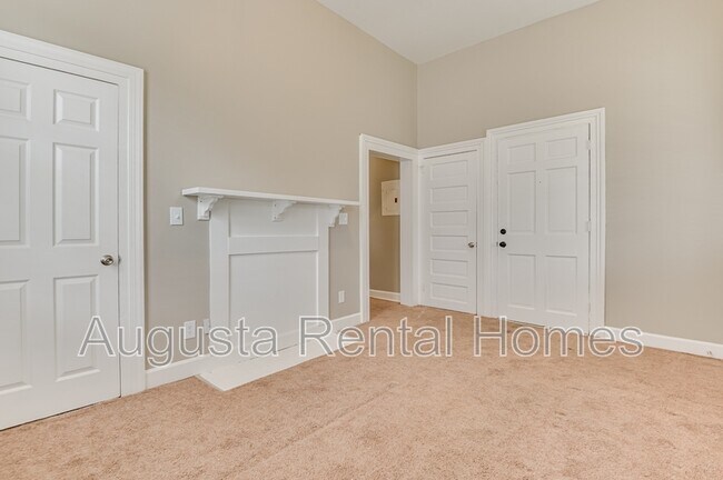 Building Photo - 515 3rd St