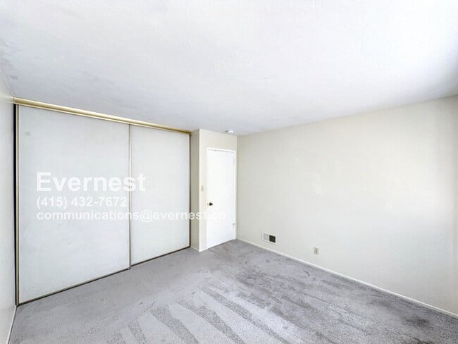 Building Photo - Spacious 2-Bed, 2-Bath Single-Family Home ...