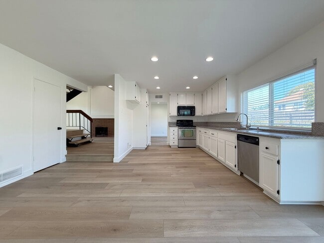 Building Photo - Greenbrook Estate Home