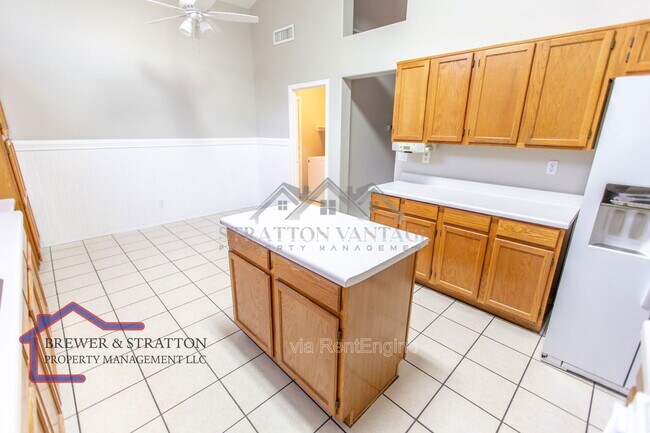 Building Photo - 1431 E Encinas Ave