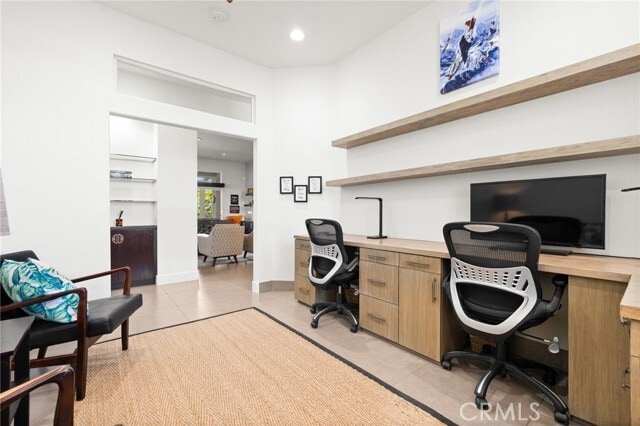 Building Photo - 36627 Crown St