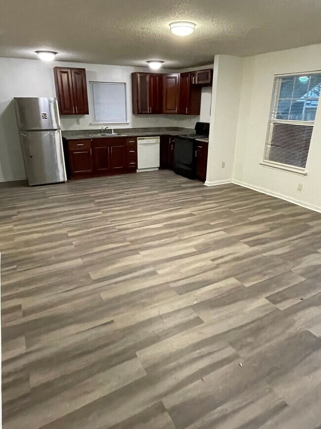 Building Photo - 8722-8722 Hickory St