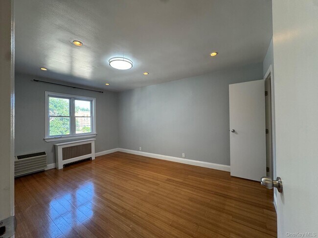 Building Photo - 58-41 205th St