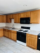 Building Photo - 130 Spring Valley Rd