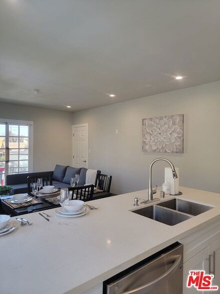 Building Photo - 1559 1/2 S Harvard Boulevard Unit