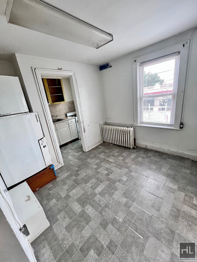 1268 Hempstead Turnpike, 2B, Elmont, NY 11003 1268 Hempstead Turnpike