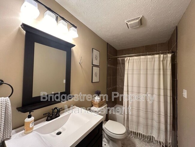 Building Photo - 1280 Whitetail Dr
