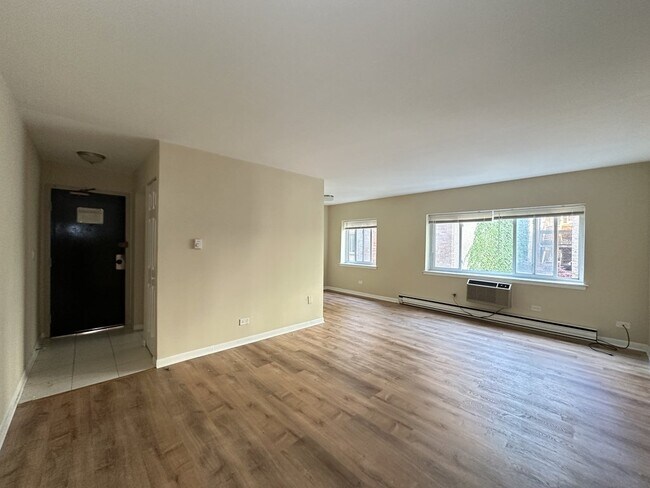 Building Photo - 3825 N Pine Grove Ave