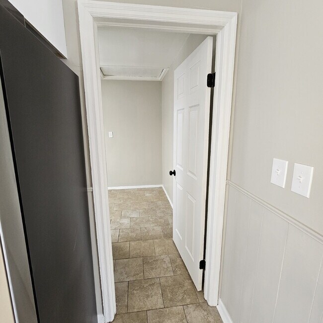 Building Photo - 3 Bedroom Ranch Completely Renovated - New Flooring, Doors and Fixtures, New Bathroom, New Kitche...