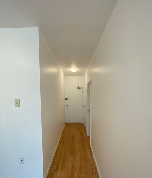 Hall To Entrance - 2755 Ordway St NW