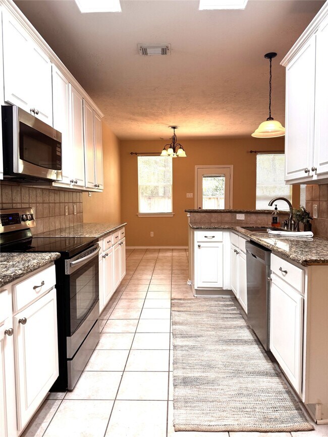 Building Photo - 213 Summerhaze Cir