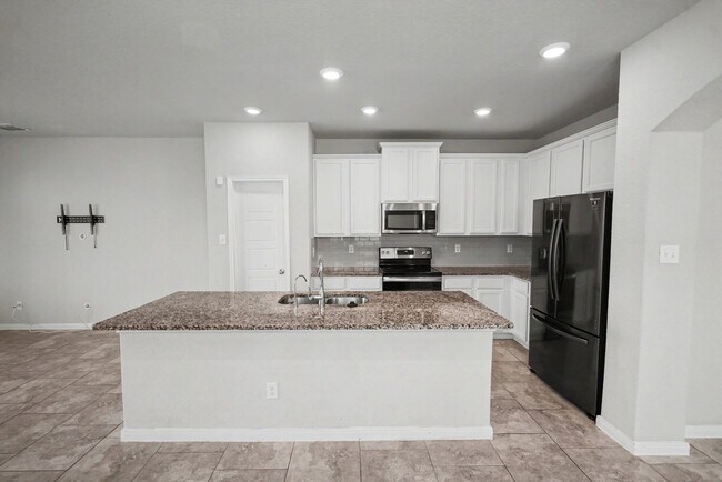 Building Photo - 6810 Comanche Band