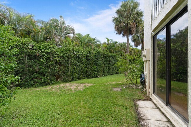 Building Photo - 3130 Kingswood Terrace