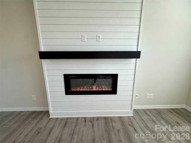 Building Photo - 1011 Maylen Trce