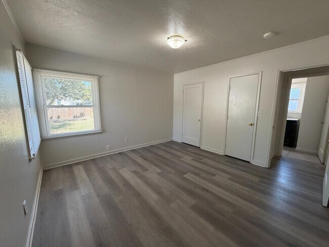Building Photo - 73 E Fedora Ave