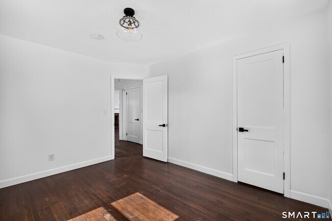 Building Photo - 11 Stratfield Pl