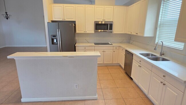 Building Photo - 2264 Newport Isles Blvd