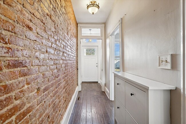 Building Photo - Stylish Phoenixville Rowhome with Exposed Brick, High Ceilings & Central Air