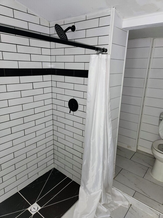 Building Photo - Green Acres