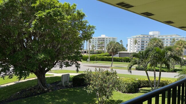 Building Photo - 235 Seaview Ct