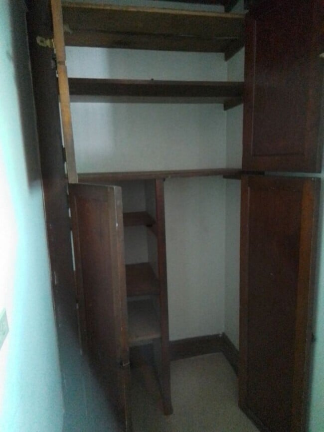 Building Photo - 4 Bedroom close to downtown, bike and walk...
