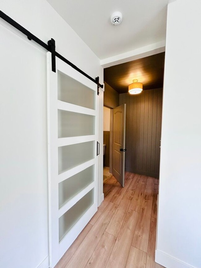 Building Photo - Knoxville 37920 - 1 bedroom, 1 bath unit o...