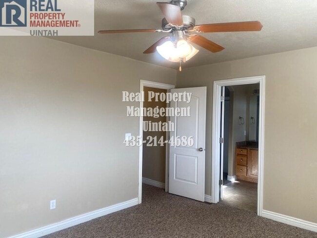 Building Photo - 3 Bed 2.5 bath Townhome