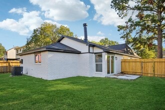 Building Photo - 11615 Henley Dr