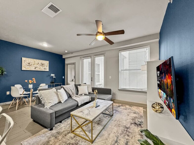 Primary Photo - 3021 Routh St