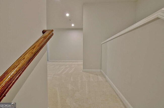 Building Photo - 504 Albertson Ave