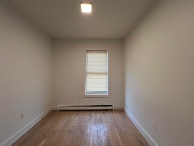 Building Photo - 42 Thorne St