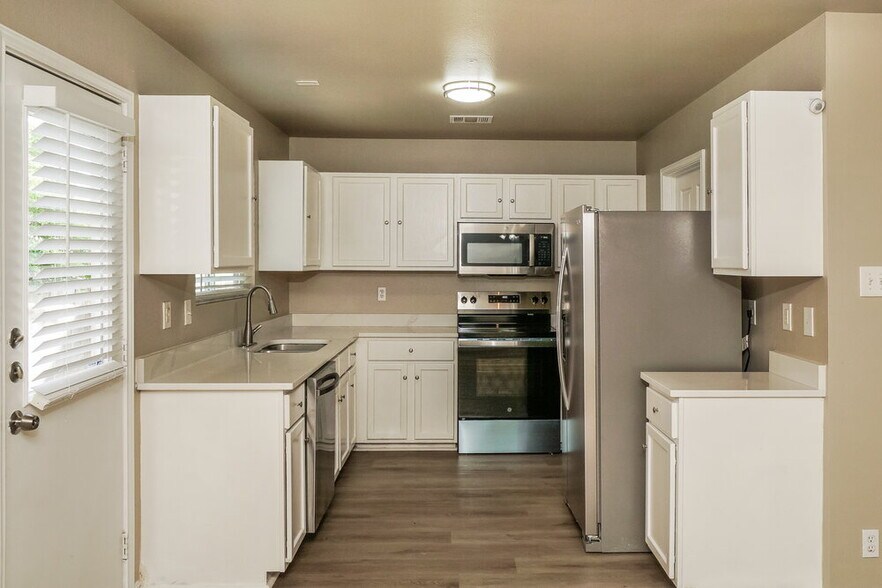 Building Photo - 12642 Sunny Wonder