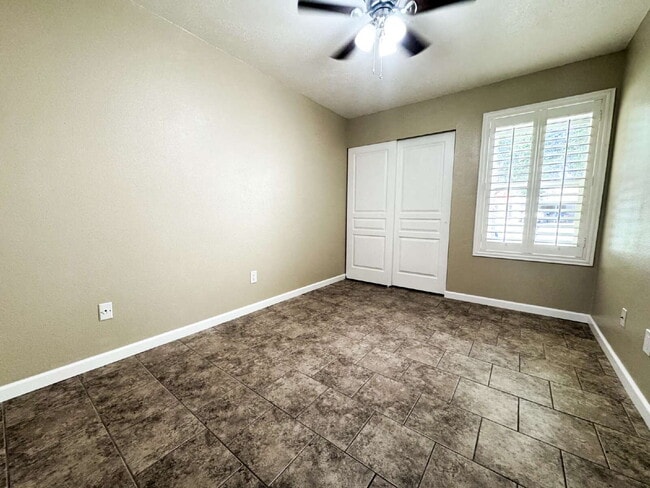 Building Photo - "Newly Updated 3-Bedroom Duplex with 2 Ful...