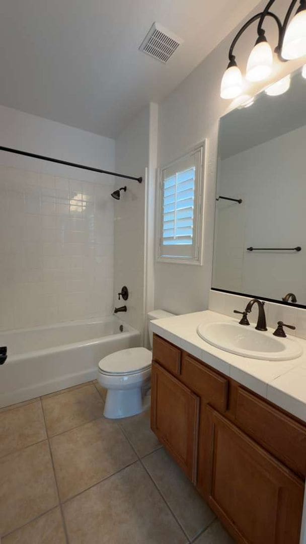 Building Photo - A Perfect Blend of Luxury, Comfort & Style