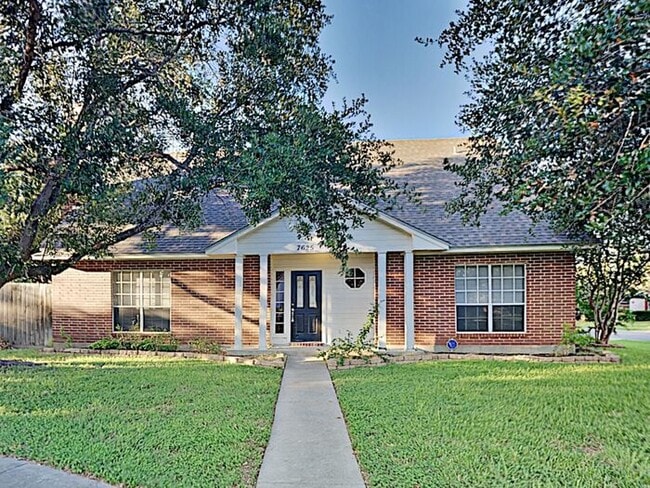 Building Photo - No Application Fee* $500 off first months ...