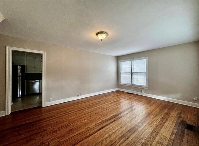 Building Photo - 3810 Brookview Rd