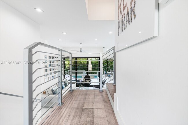 Building Photo - 640 Fernwood Rd