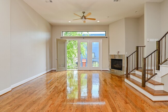 Building Photo - 5108 Lillian St
